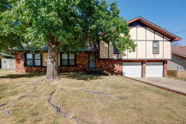 Foto del edificio - 3839 N Stewart Ave