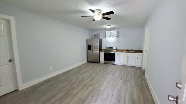 Building Photo - 2604 Auburndale St