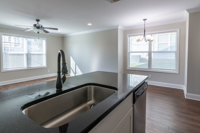 Building Photo - 212I Carver Ln