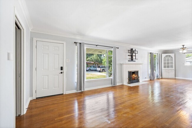 Building Photo - 163 Cromwell Dr