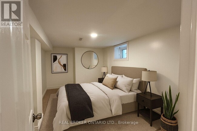 Building Photo - 282 Ossington Ave