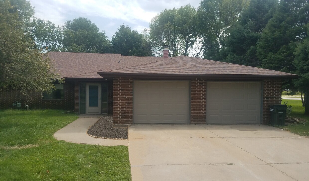 Foto principal - 620 East St S