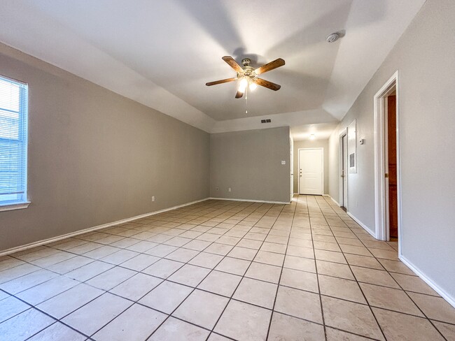 Foto del edificio - 1133 Misty Acres Dr