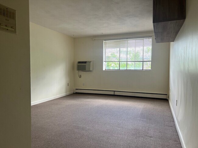 Building Photo - 900 Governors Dr