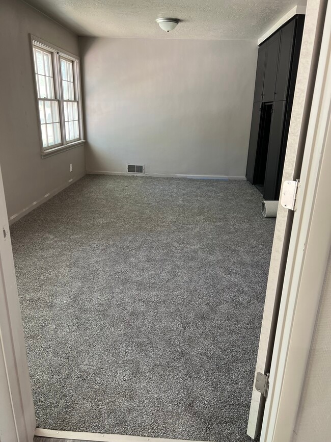 Building Photo - 2401 Van Buren Ave