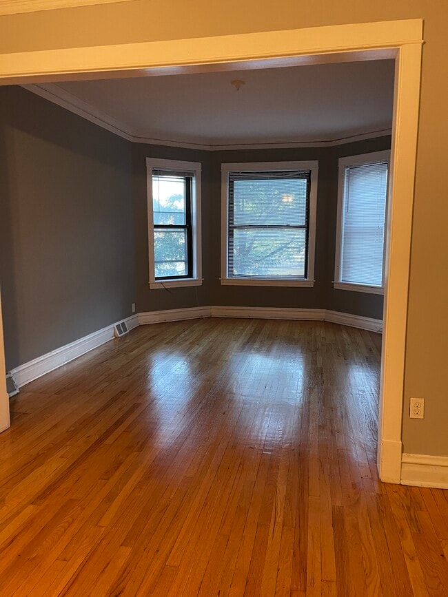 Building Photo - 5452 N Ashland Ave