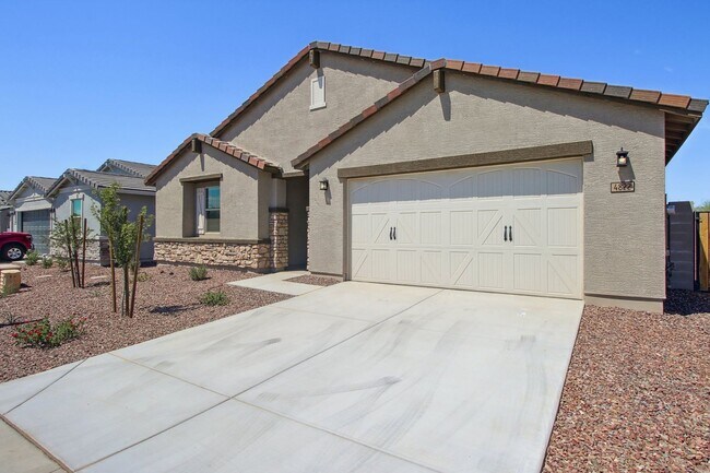 Building Photo - 5 Bedroom Single Family in Goodyear