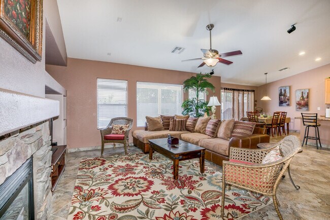 Foto del edificio - 3681 E Camden Ave