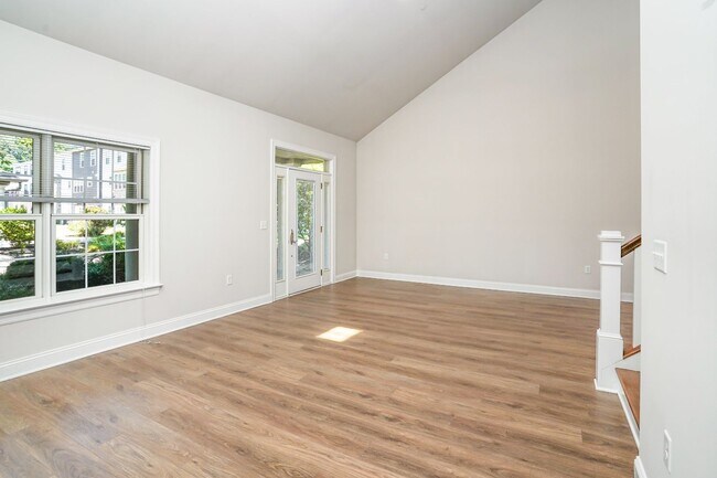 Building Photo - 163 High Pointe Dr