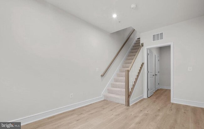 Building Photo - 43298 Farringdon Sq