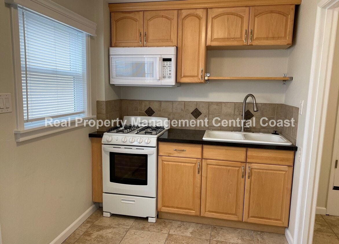 Primary Photo - AVAILABLE NOW- Cozy 1 Bed / 1 Bath Pismo A...