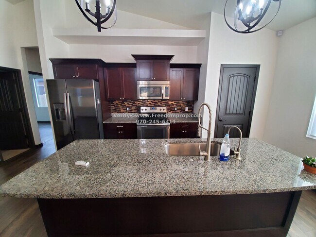 Foto del edificio - Just Like New – Move-In Ready Home in Gran...