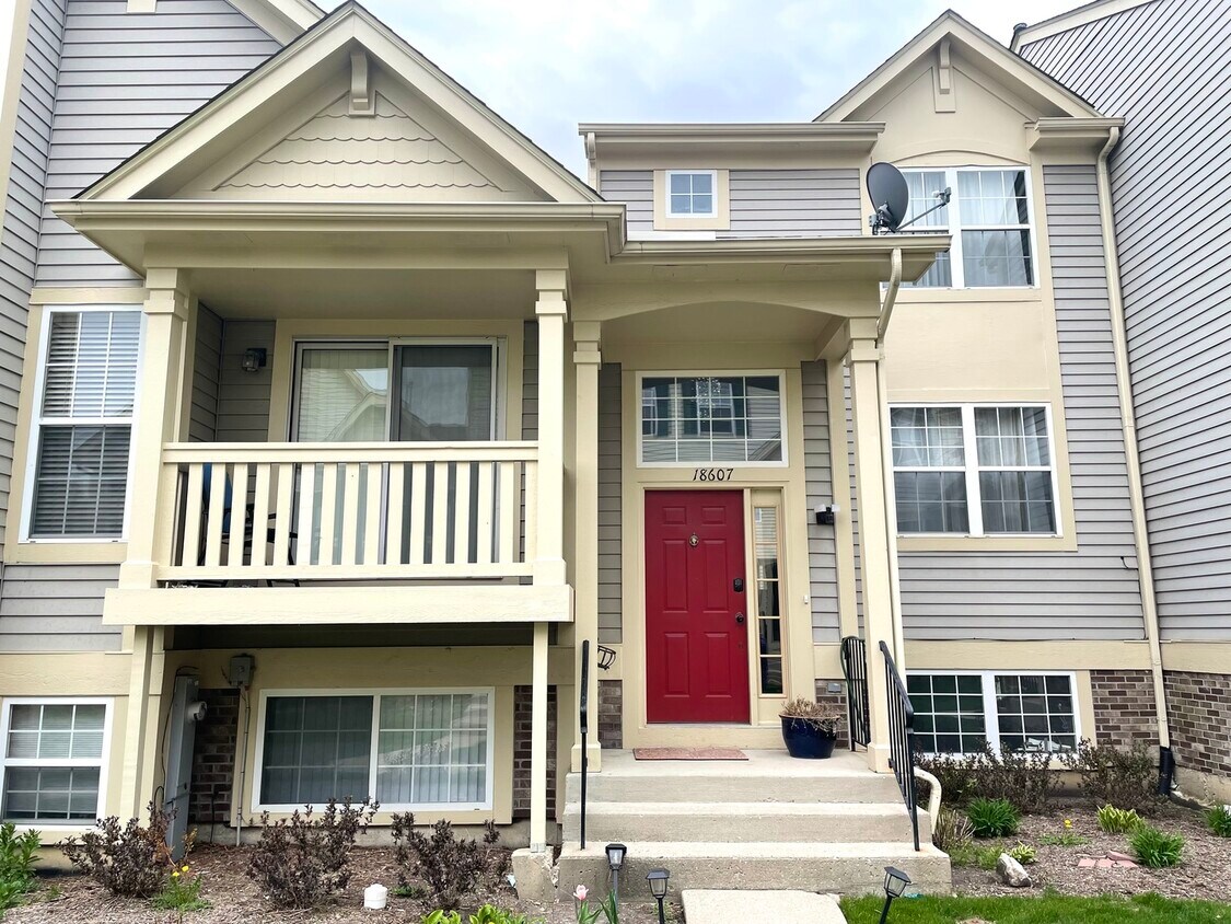 18607 W Sterling Ct, Grayslake, IL 60030 Townhome Rentals in
