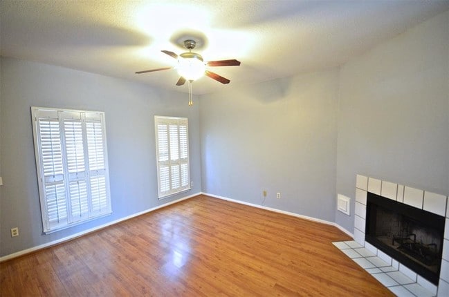Foto del edificio - 2910 Grants Lake Blvd