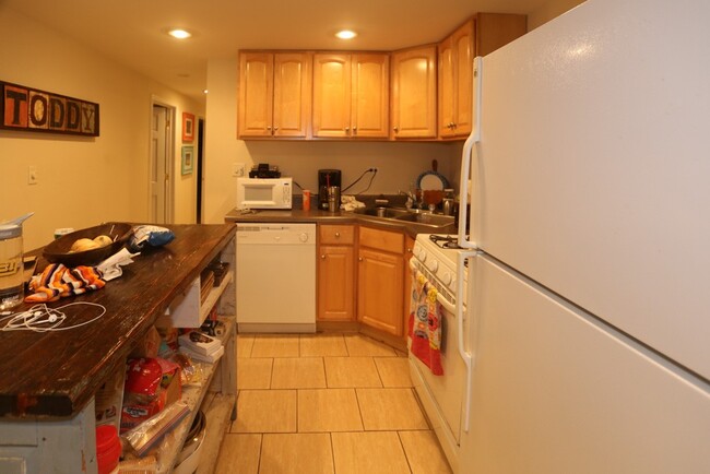 Foto del edificio - 2137 N Sheffield Ave