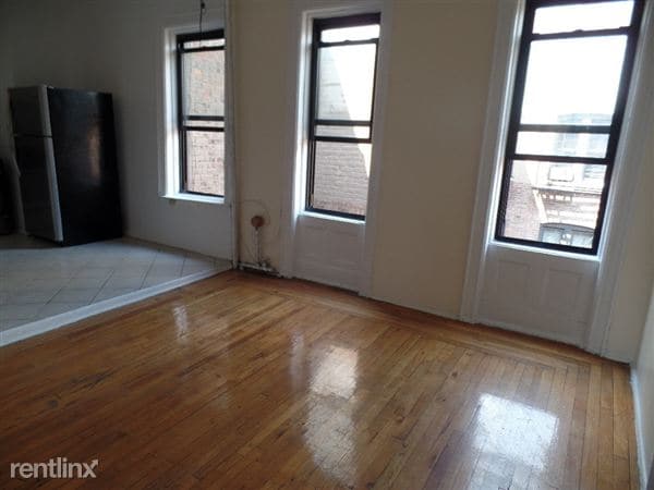 Building Photo - 3137 Broadway