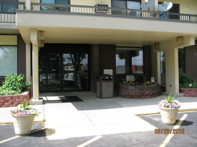 Building Photo - 7988 N Michigan Rd