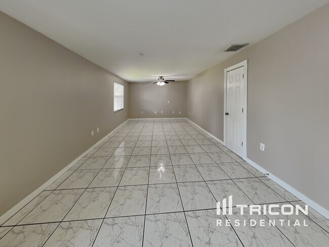 Foto del edificio - 7116 Green Needle Dr