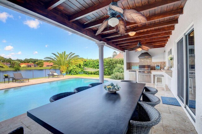 Foto del edificio - 2621 NW 39th St