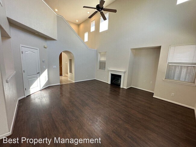 Building Photo - 3 br, 2.5 bath House - 16757 Victorian Trail