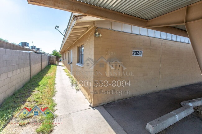 Building Photo - 2028 N 26th Pl