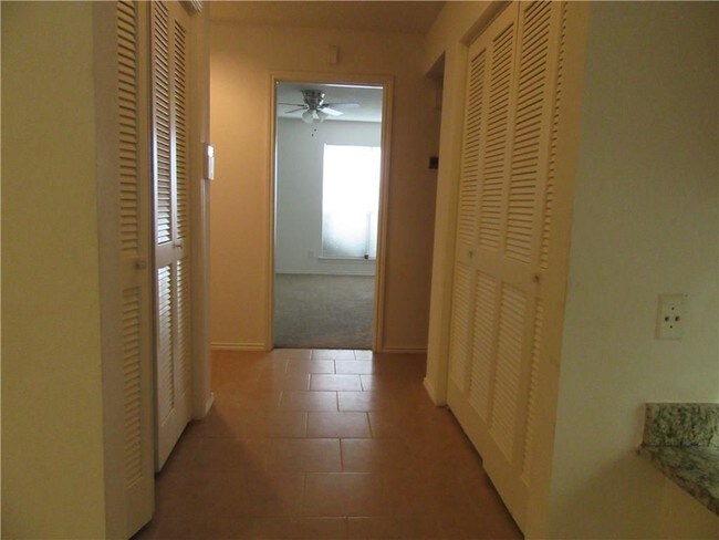 Foto del edificio - 5750 Phoenix Dr