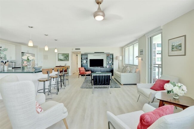 Foto del edificio - 7135 Collins Ave