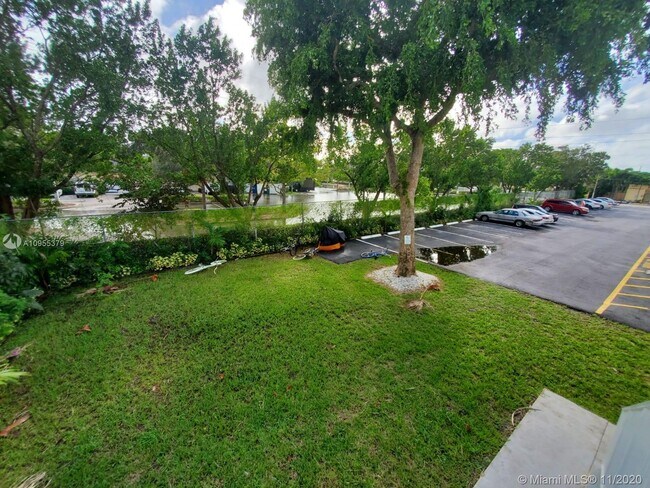 Foto del edificio - 2640 NE 8th Ave