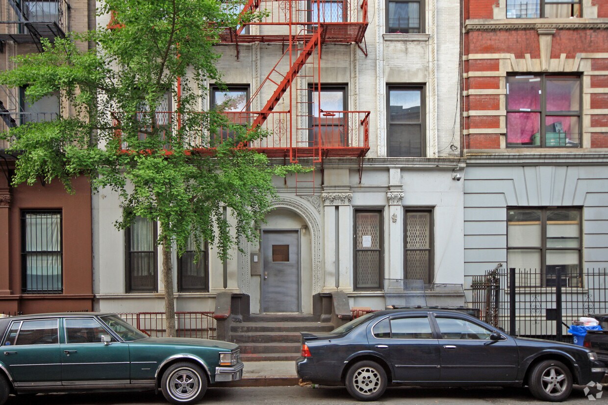 26 CON 131st Street - 26 W 131st St