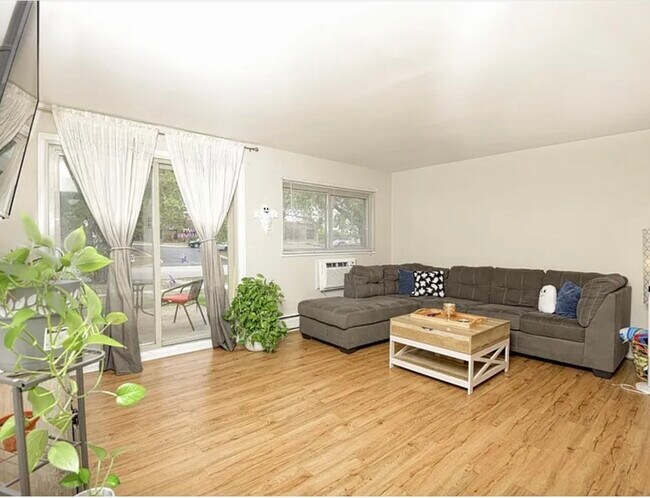 Foto del edificio - 659 E Fullerton Ave