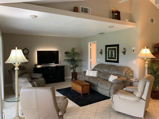 Building Photo - 2 br, 2 bath House - 1340 San Cristobal Av...