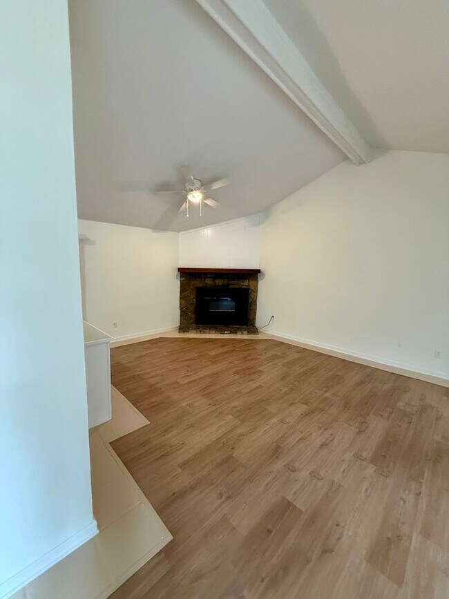 Building Photo - Newly remodeled ranch house in Jonesboro!