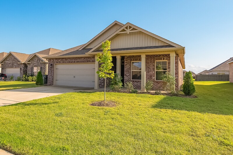 Primary Photo - 120 River Haven Dr