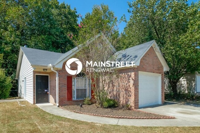 Building Photo - 3 Bedroom Pet-Friendly Home in Douglasville, GA with Main Street Renewal