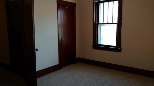 Building Photo - 3117 S 60th St