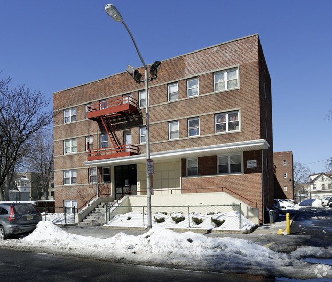 Building Photo - Broadway Gardens