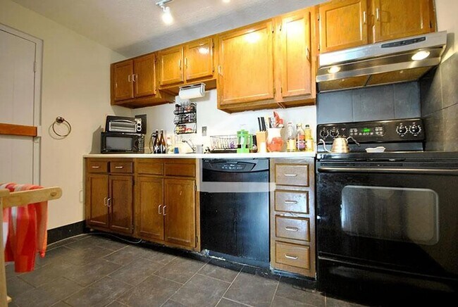 Foto del edificio - SPACIOUS AND BRIGHT BRIGHTON 2 BED W/ DISHWASHER ~ HT/HW INCL