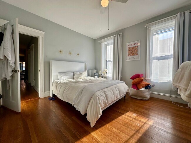 Foto del edificio - No Fee on Massive Apt in Packards Corner Near BU!  Pro Managed, XL Rooms, and Parking for rent!