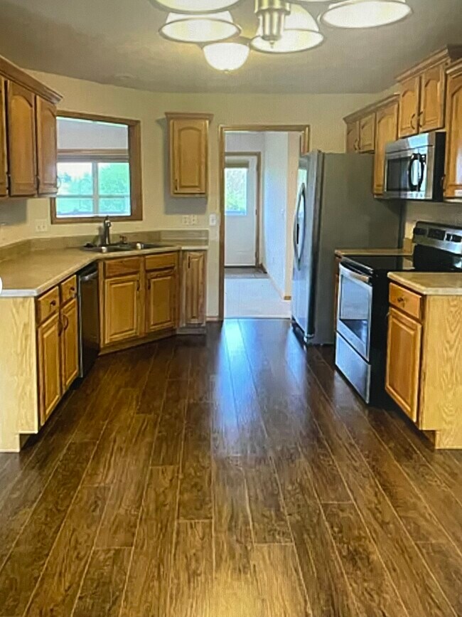 Foto del edificio - 740 Jefferson Ct