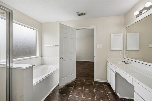 Foto del edificio - 15519 Hickory Dale St