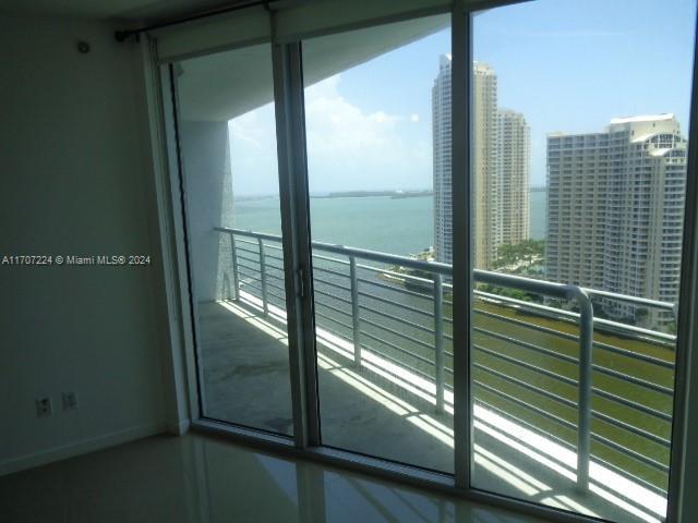 Foto principal - 325 S Biscayne Blvd