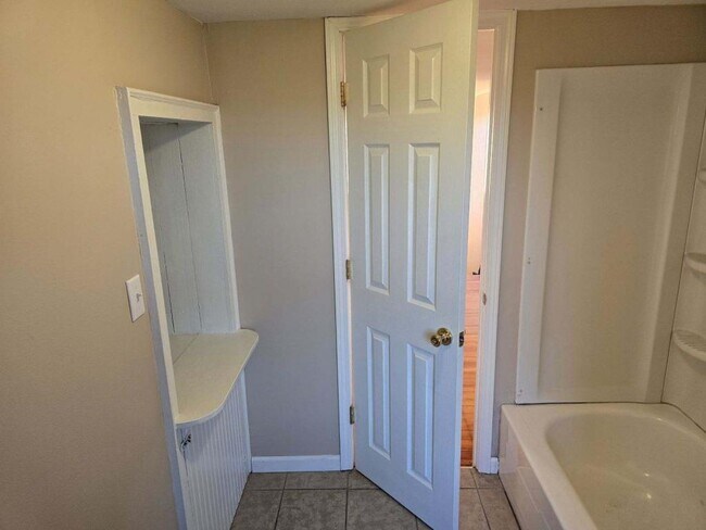 Foto del edificio - 2470 Collis Ave