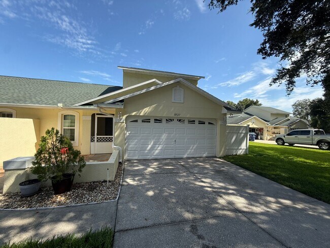 Foto del edificio - 8927 Courtyard Ln