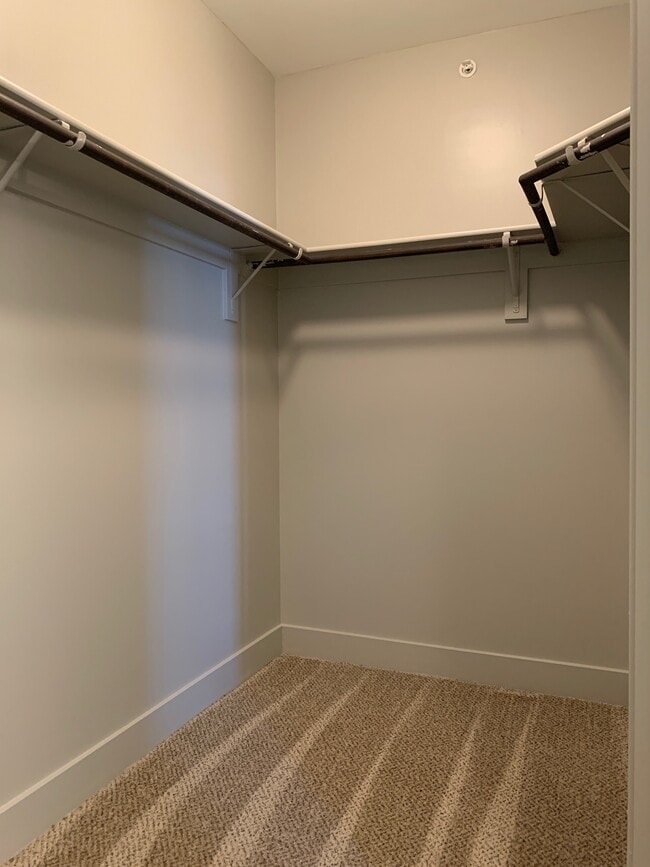Rofuto 2 Walk In Closet - The Lofts at Willow Creek