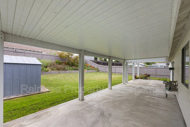 Building Photo - 732 Butterfield Rd