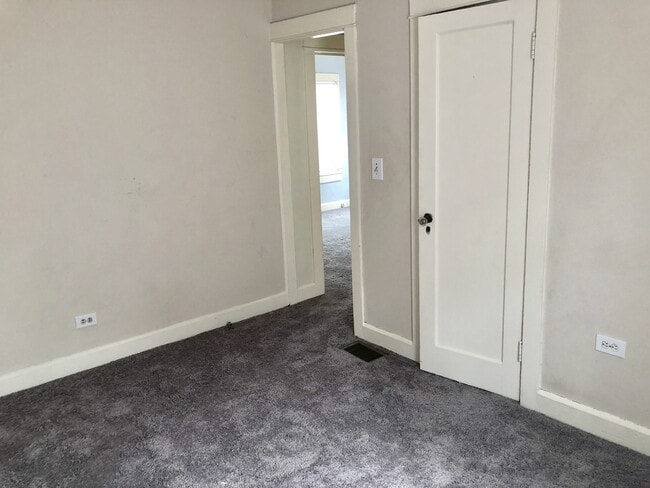 Building Photo - Awesome location for Garage Apartment