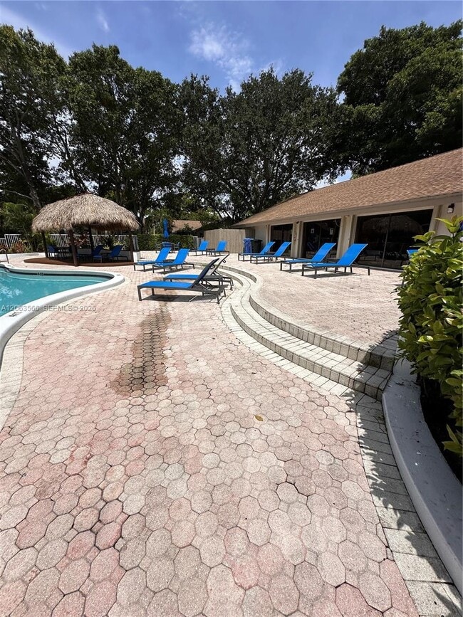 Building Photo - 3032 S Oakland Forest Dr