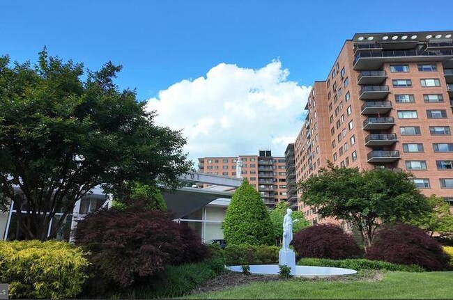Building Photo - 4201 Cathedral Ave NW