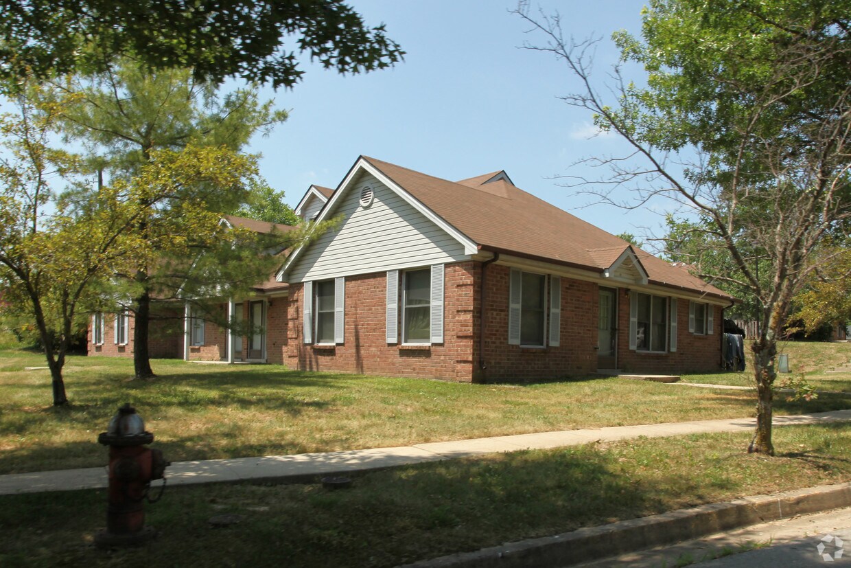Foto del edificio - Squire Lake Townhomes