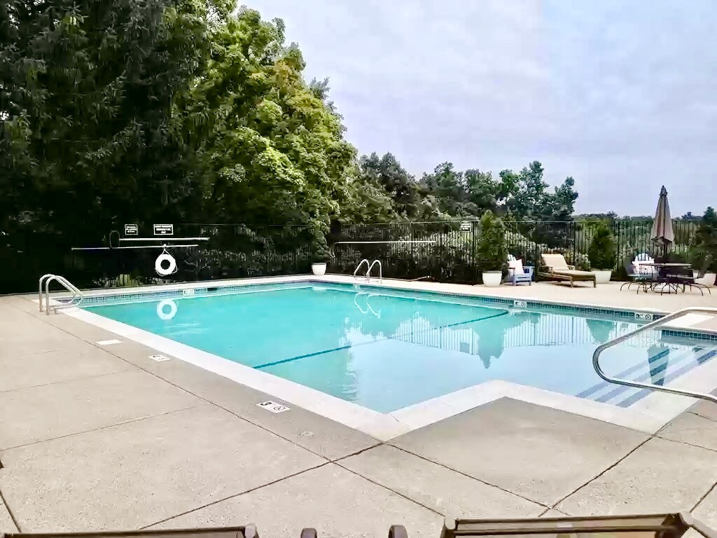 Primary Photo - 253 Nahanton St